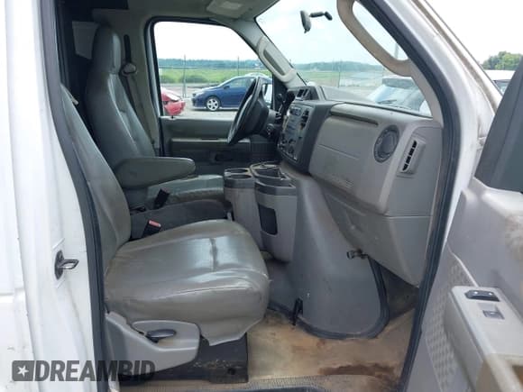 ✅ 2011 Ford Econoline Cargo Commercial • VIN: 1FTNS2EL8BDA43897 • Lot: 42604471. Wystawiony na IAAI z przebiegiem 122 403 mil. Bezpłatny archiwum sprzedaży aukcyjnych z USA i szczegółowy raport historii pojazdu na DreamBid. Zdjęcie 5.