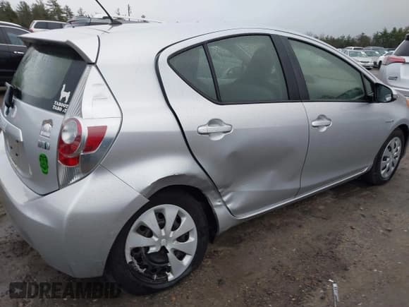 ✅ 2014 Toyota Prius Three • VIN: JTDKDTB35E1075509 • Lot: 43654202. Listed on IAAI with 228,375 mi. Free auction sales archive from the USA and detailed vehicle history report at DreamBid. Image 6.
