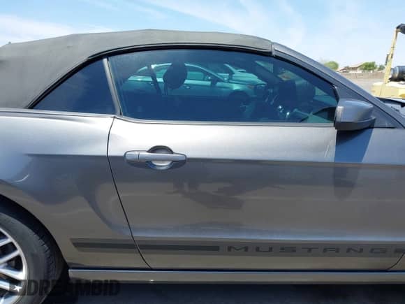 2014 Ford Mustang V6 с VIN 1ZVBP8EM1E5291808, выставлен на аукционе IAAI как лот 42353380 с пробегом 87 733 миль миль и . История ставок и продаж доступна на DreamBid. Изображение 14.