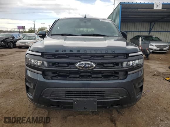 ✅ 2024 Ford Expedition Limited • VIN: 1FMJU2A81REA82227 • Lot: 54716135. Listed on Copart with 1,901 mi. Free auction sales archive from the USA and detailed vehicle history report at DreamBid. Image 5.