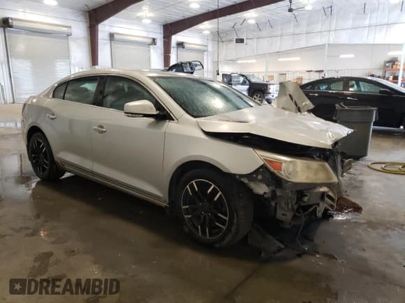 ✅ 2010 Buick LaCrosse • VIN: 1G4GSE5EEVXAF1003 • Lot: 70485595. Wystawiony na Copart z przebiegiem 194 455 mil. Bezpłatny archiwum sprzedaży aukcyjnych z USA i szczegółowy raport historii pojazdu na DreamBid. Zdjęcie 4.