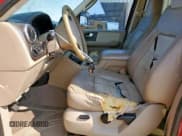 ✅ 2005 Ford Expedition Eddie Bauer • VIN: 1FMFU17525LA73670 • Lot: 81322185. Wystawiony na Copart z przebiegiem Nie podano. Bezpłatny archiwum sprzedaży aukcyjnych z USA i szczegółowy raport historii pojazdu na DreamBid. Zdjęcie 7.