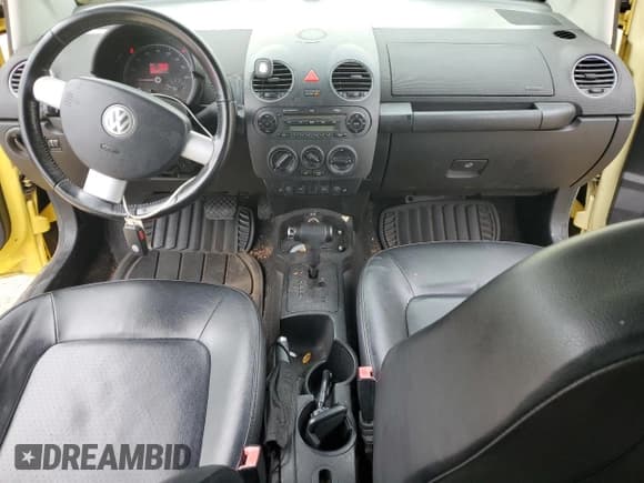 ✅ 2008 Volkswagen Beetle SE • VIN: 3VWRF31Y18M411618 • Lot: 86151565. Wystawiony na Copart z przebiegiem 111 344 mil. Bezpłatny archiwum sprzedaży aukcyjnych z USA i szczegółowy raport historii pojazdu na DreamBid. Zdjęcie 8.