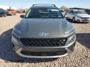 ✅ 2023 Hyundai Kona Limited • VIN: KM8K5CA33PU990628 • Лот: 70200904. Опубликован ранее на Copart с пробегом 8 683 миль. Бесплатный доступ к архиву аукционных продаж из США и подробный отчёт об истории автомобиля на DreamBid. Изображение 5.