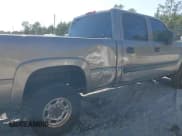✅ 2006 Chevrolet Silverado 2500HD Work Truck • VIN: 1GCHC23U06F122366 • Lot: 43701699. Wystawiony na IAAI z przebiegiem 330 993 mil. Bezpłatny archiwum sprzedaży aukcyjnych z USA i szczegółowy raport historii pojazdu na DreamBid. Zdjęcie 19.