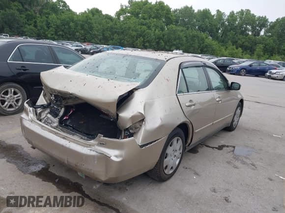 ✅ 2003 Honda Accord LX • VIN: 1HGCM66363A062623 • Lot: 42437853. Listed on IAAI with 264,727 mi. Free auction sales archive from the USA and detailed vehicle history report at DreamBid. Image 4.