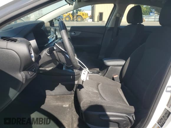 ✅ 2020 Kia Forte FE • VIN: 3KPF24AD1LE198807 • Lot: 81952625. Wystawiony na Copart z przebiegiem 63 779 mil. Bezpłatny archiwum sprzedaży aukcyjnych z USA i szczegółowy raport historii pojazdu na DreamBid. Zdjęcie 7.