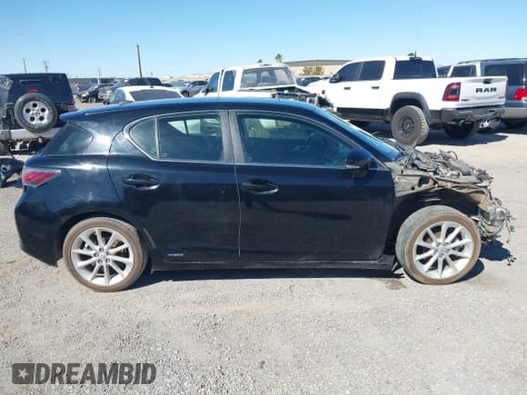 ✅ 2012 Lexus CT 200h Premium • VIN: JTHKD5BHXC2065362 • Lot: 43389385. Wystawiony na IAAI z przebiegiem Nie podano. Bezpłatny archiwum sprzedaży aukcyjnych z USA i szczegółowy raport historii pojazdu na DreamBid. Zdjęcie 14.