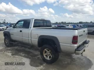✅ 2001 Dodge 1500 • VIN: 3B7HF13Z91G740936 • Лот: 71792514. Опубликован ранее на Copart с пробегом 228 546 миль. Бесплатный доступ к архиву аукционных продаж из США и подробный отчёт об истории автомобиля на DreamBid. Изображение 2.