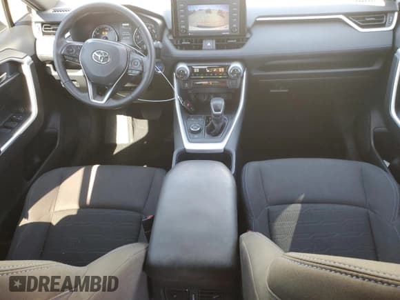 ✅ 2022 Toyota RAV4 Hybrid SE • VIN: 4T3T6RFV3NU080920 • Лот: 86218665. Опубликован ранее на Copart с пробегом 72 577 миль. Бесплатный доступ к архиву аукционных продаж из США и подробный отчёт об истории автомобиля на DreamBid. Изображение 8.