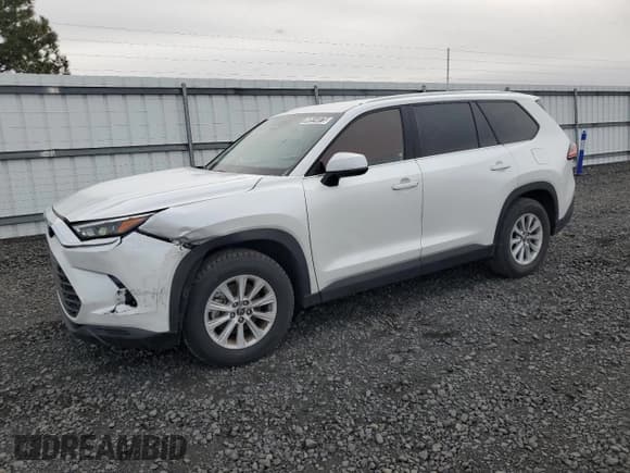 ✅ 2025 Toyota Highlander XLE • VIN: 5TDAAAA51SS020324 • Лот: 90914875. Опубликован ранее на Copart с пробегом 31 880 миль. Бесплатный доступ к архиву аукционных продаж из США и подробный отчёт об истории автомобиля на DreamBid. Изображение 1.
