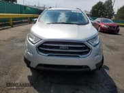 ✅ 2019 Ford EcoSport SE • VIN: MAJ3S2GE5KC305506 • Lot: 69106275. Wystawiony na Copart z przebiegiem 51 117 mil. Bezpłatny archiwum sprzedaży aukcyjnych z USA i szczegółowy raport historii pojazdu na DreamBid. Zdjęcie 5.