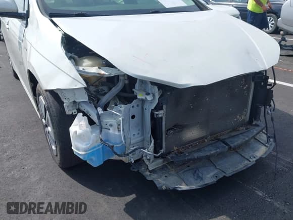 ✅ 2016 Toyota Prius Four • VIN: JTDKARFU6G3526601 • Лот: 43046744. Опубликован ранее на IAAI с пробегом 233 926 миль. Бесплатный доступ к архиву аукционных продаж из США и подробный отчёт об истории автомобиля на DreamBid. Изображение 6.