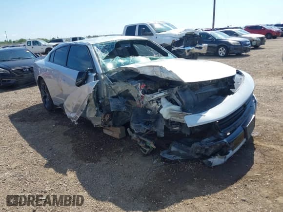 ✅ 2019 Dodge Charger SXT • VIN: 2C3CDXBG5KH615392 • Lot: 43527554. Wystawiony na IAAI z przebiegiem 49 886 mil. Bezpłatny archiwum sprzedaży aukcyjnych z USA i szczegółowy raport historii pojazdu na DreamBid. Zdjęcie 1.