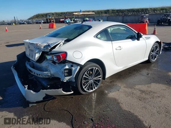 ✅ 2013 Subaru BRZ Premium • VIN: JF1ZCAB11D1601451 • Lot: 41561086. Wystawiony na IAAI z przebiegiem 136 884 mil. Bezpłatny archiwum sprzedaży aukcyjnych z USA i szczegółowy raport historii pojazdu na DreamBid. Zdjęcie 4.