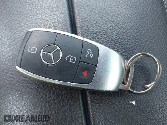 ✅ 2019 Mercedes-Benz C 300 • VIN: WDDWJ8DBXKF827124 • Lot: 42391477. Listed on IAAI with 72,546 mi. Free auction sales archive from the USA and detailed vehicle history report at DreamBid. Image 11.