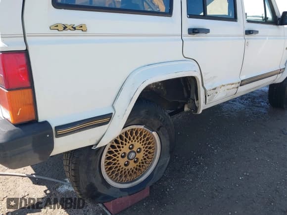 ✅ 1989 Jeep Cherokee • VIN: 1J4FJ78L0KL484309 • Lot: 42721121. Wystawiony na IAAI z przebiegiem 237 801 mil. Bezpłatny archiwum sprzedaży aukcyjnych z USA i szczegółowy raport historii pojazdu na DreamBid. Zdjęcie 6.