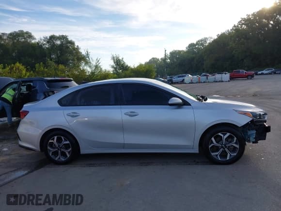 ✅ 2020 Kia Forte LXS • VIN: 3KPF24ADXLE215524 • Лот: 43098378. Опубликован ранее на IAAI с пробегом 125 509 миль. Бесплатный доступ к архиву аукционных продаж из США и подробный отчёт об истории автомобиля на DreamBid. Изображение 14.