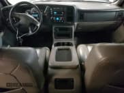 ✅ 2006 Chevrolet Suburban LS • VIN: 3GNGK26GX6G124877 • Лот: 47192555. Опубликован ранее на Copart с пробегом 204 578 миль. Бесплатный доступ к архиву аукционных продаж из США и подробный отчёт об истории автомобиля на DreamBid. Изображение 8.