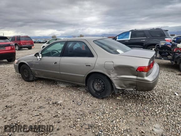 ✅ 2000 Toyota Camry LE • VIN: 4T1BG22K9YU001131 • Лот: 87430025. Опубликован ранее на Copart с пробегом 233 000 миль. Бесплатный доступ к архиву аукционных продаж из США и подробный отчёт об истории автомобиля на DreamBid. Изображение 2.