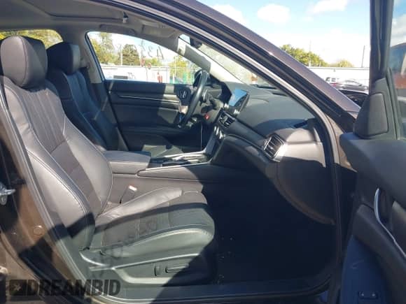 2018 Honda Accord EX-L z VIN 1HGCV3F51JA004655, wystawiony jako IAAI lot #43506840 z przebiegiem 139 777 mil mil oraz . Historia ofert i sprzedaży dostępna na DreamBid. Obrazek 5.