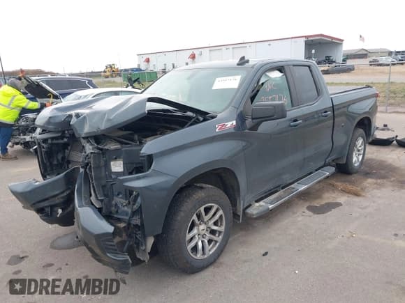 ✅ 2019 Chevrolet Silverado 1500 RST • VIN: 1GCRYEED2KZ340158 • Lot: 43557176. Wystawiony na IAAI z przebiegiem 132 258 mil. Bezpłatny archiwum sprzedaży aukcyjnych z USA i szczegółowy raport historii pojazdu na DreamBid. Zdjęcie 2.
