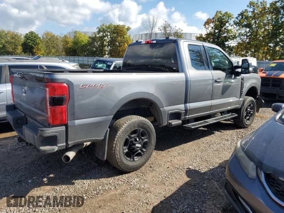 ✅ 2024 Ford F-250 • VIN: 1FT8X2BN5RED77555 • Лот: 83843285. Опубликован ранее на Copart с пробегом 33 449 миль. Бесплатный доступ к архиву аукционных продаж из США и подробный отчёт об истории автомобиля на DreamBid. Изображение 3.