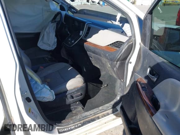 ✅ 2016 Toyota Sienna XLE • VIN: 5TDYK3DC1GS728176 • Лот: 40878539. Опубликован ранее на IAAI с пробегом 360 030 миль. Бесплатный доступ к архиву аукционных продаж из США и подробный отчёт об истории автомобиля на DreamBid. Изображение 5.