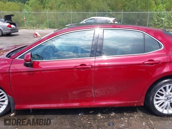 ✅ 2018 Toyota Camry LE • VIN: 4T1B11HK6JU601825 • Lot: 42868646. Listed on IAAI with 52,746 mi. Free auction sales archive from the USA and detailed vehicle history report at DreamBid. Image 14.