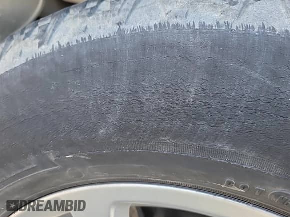 2020 Chevrolet Silverado 1500 LT z VIN 1GCUYDED1LZ220387, wystawiony jako IAAI lot #42907602 z przebiegiem 44 280 mil mil oraz . Historia ofert i sprzedaży dostępna na DreamBid. Obrazek 1.