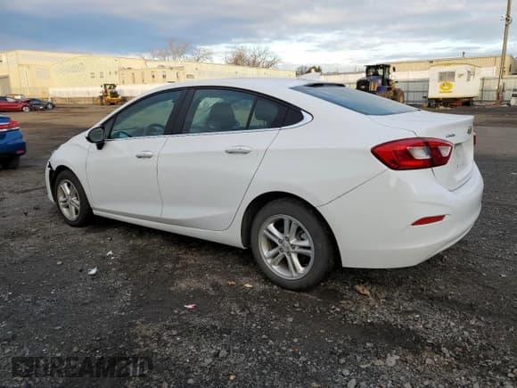 ✅ 2018 Chevrolet Cruze LT • VIN: 1G1BE5SM6J7223510 • Lot: 72013222. Listed on Copart with 43,181 mi. Free auction sales archive from the USA and detailed vehicle history report at DreamBid. Image 2.