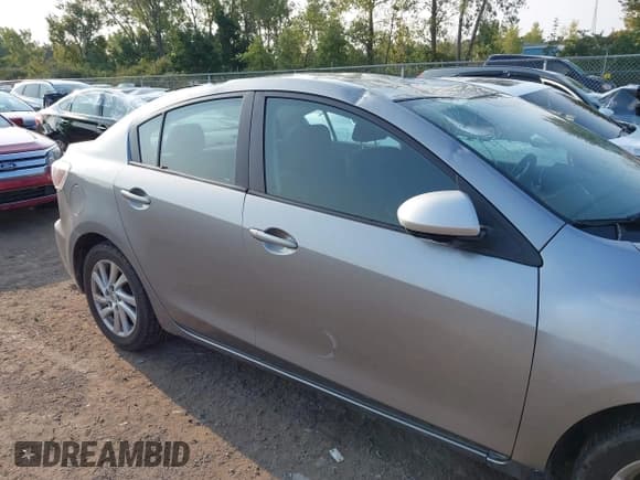 ✅ 2012 Mazda 3 i Touring • VIN: JM1BL1V75C1671609 • Lot: 43146654. Wystawiony na IAAI z przebiegiem 155 702 mil. Bezpłatny archiwum sprzedaży aukcyjnych z USA i szczegółowy raport historii pojazdu na DreamBid. Zdjęcie 13.