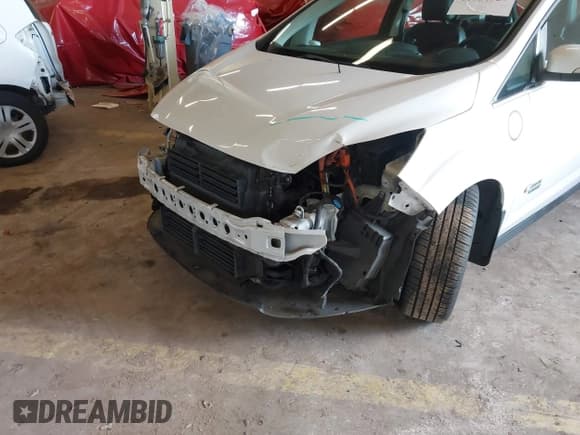 ✅ 2016 Ford C-Max SEL • VIN: 1FADP5CU2GL110832 • Lot: 41764729. Wystawiony na IAAI z przebiegiem 119 724 mil. Bezpłatny archiwum sprzedaży aukcyjnych z USA i szczegółowy raport historii pojazdu na DreamBid. Zdjęcie 6.