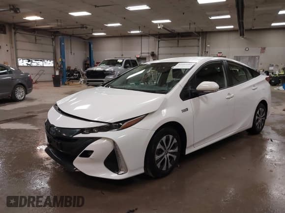 ✅ 2021 Toyota Prius LE • VIN: JTDKAMFP2M3166204 • Лот: 42493581. Опубликован ранее на IAAI с пробегом 45 094 миль. Бесплатный доступ к архиву аукционных продаж из США и подробный отчёт об истории автомобиля на DreamBid. Изображение 2.