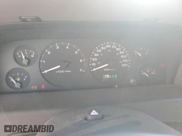 ✅ 2002 Jeep Grand Cherokee Laredo • VIN: 1J4GW48S52C232227 • Lot: 85100645. Listed on Copart with 128,563 mi. Free auction sales archive from the USA and detailed vehicle history report at DreamBid. Image 9.