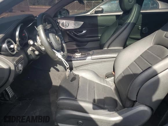 ✅ 2017 Mercedes-Benz C 300 • VIN: WDDWJ4KB8HF444982 • Lot: 85175255. Wystawiony na Copart z przebiegiem 92 506 mil. Bezpłatny archiwum sprzedaży aukcyjnych z USA i szczegółowy raport historii pojazdu na DreamBid. Zdjęcie 7.