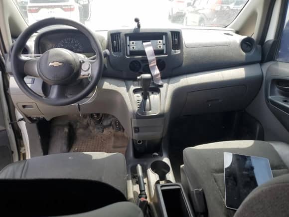 2015 Chevrolet City Express Cargo LS z VIN 3N63M0YN0FK721323, wystawiony jako Copart lot #57273775 z przebiegiem Nie podano mil oraz Szkoda całkowita • Salvage title. Historia ofert i sprzedaży dostępna na DreamBid. Obrazek 8.