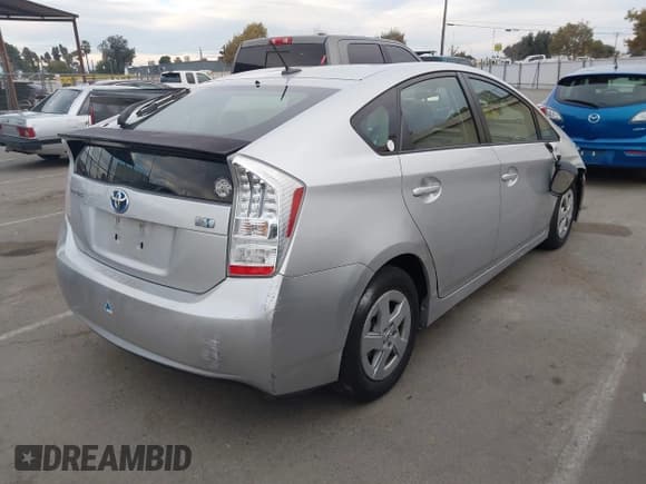✅ 2010 Toyota Prius III • VIN: JTDKN3DUXA0082510 • Lot: 43667824. Wystawiony na IAAI z przebiegiem 208 368 mil. Bezpłatny archiwum sprzedaży aukcyjnych z USA i szczegółowy raport historii pojazdu na DreamBid. Zdjęcie 4.
