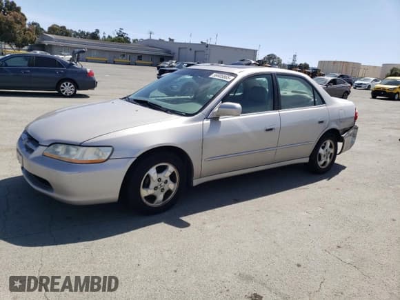 ✅ 1998 Honda Accord EX • VIN: 1HGCG5555WA176329 • Лот: 56905865. Опубликован ранее на Copart с пробегом 127 911 миль. Бесплатный доступ к архиву аукционных продаж из США и подробный отчёт об истории автомобиля на DreamBid. Изображение 1.