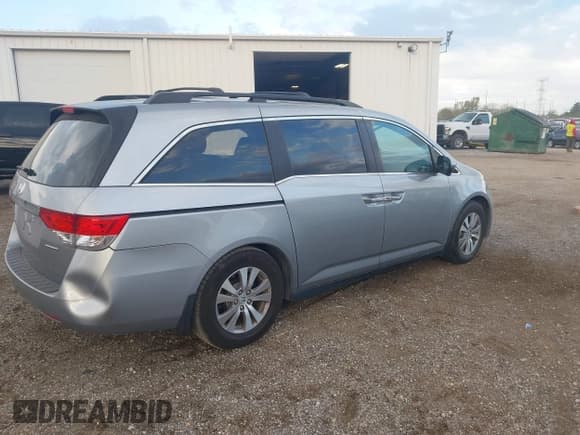 ✅ 2017 Honda Odyssey SE • VIN: 5FNRL5H38HB015238 • Lot: 43415369. Listed on IAAI with 147,845 mi. Free auction sales archive from the USA and detailed vehicle history report at DreamBid. Image 4.