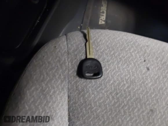 ✅ 2003 Kia Spectra • VIN: KNAFB121235300577 • Лот: 43825776. Опубликован ранее на IAAI с пробегом 132 271 миль. Бесплатный доступ к архиву аукционных продаж из США и подробный отчёт об истории автомобиля на DreamBid. Изображение 11.