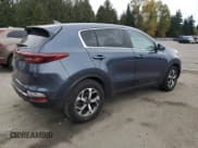 ✅ 2022 Kia Sportage LX • VIN: KNDPMCAC1N7963937 • Lot: 90075655. Wystawiony na Copart z przebiegiem 54 313 mil. Bezpłatny archiwum sprzedaży aukcyjnych z USA i szczegółowy raport historii pojazdu na DreamBid. Zdjęcie 3.