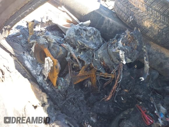 ✅ 2019 Jeep Cherokee Latitude • VIN: 1C4PJLCB0KD344885 • Lot: 43636683. Wystawiony na IAAI z przebiegiem Nie podano. Bezpłatny archiwum sprzedaży aukcyjnych z USA i szczegółowy raport historii pojazdu na DreamBid. Zdjęcie 7.