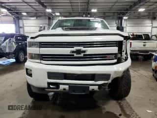 ✅ 2017 Chevrolet Silverado 3500HD LTZ • VIN: 1GC4K0EY8HF108983 • Лот: 45818555. Размещён на Copart с пробегом 121 390 миль миль. Получите бесплатный доступ к архиву аукционных продаж из США и посмотрите подробный отчёт об истории автомобиля на DreamBid. Изображение 5.