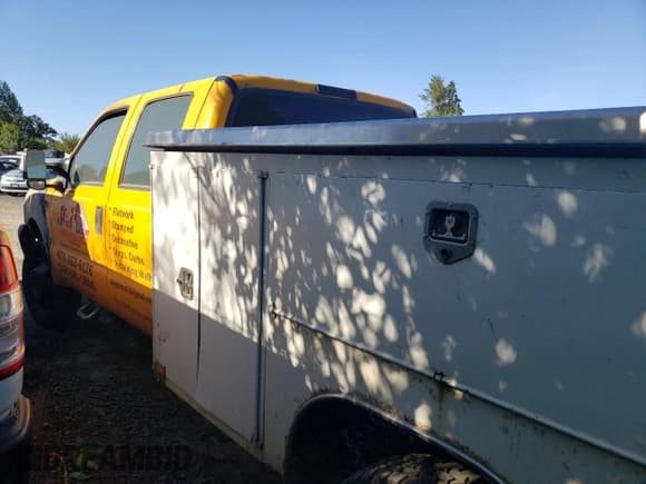 ✅ 1999 Ford F-450 XL • VIN: 1FDXW46F2XEA84668 • Lot: 69176664. Wystawiony na Copart z przebiegiem Nie podano. Bezpłatny archiwum sprzedaży aukcyjnych z USA i szczegółowy raport historii pojazdu na DreamBid. Zdjęcie 2.