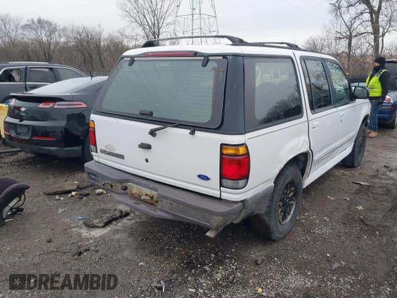 ✅ 1997 Ford Explorer XL • VIN: 1FMDU34E3VUB50631 • Лот: 41549892. Опубликован ранее на IAAI с пробегом 273 839 миль. Бесплатный доступ к архиву аукционных продаж из США и подробный отчёт об истории автомобиля на DreamBid. Изображение 4.