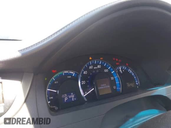 2012 Toyota Camry XLE z VIN 4T1BD1FK8CU058586, wystawiony jako IAAI lot #42463228 z przebiegiem 102 952 mil mil oraz . Historia ofert i sprzedaży dostępna na DreamBid. Obrazek 7.