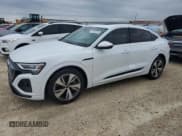 ✅ 2024 Audi Q8 e-tron Sportback S line Premium Plus • VIN: WA1CAAGEXRB007065 • Lot: 74524284. Wystawiony na Copart z przebiegiem Nie podano. Bezpłatny archiwum sprzedaży aukcyjnych z USA i szczegółowy raport historii pojazdu na DreamBid. Zdjęcie 1.