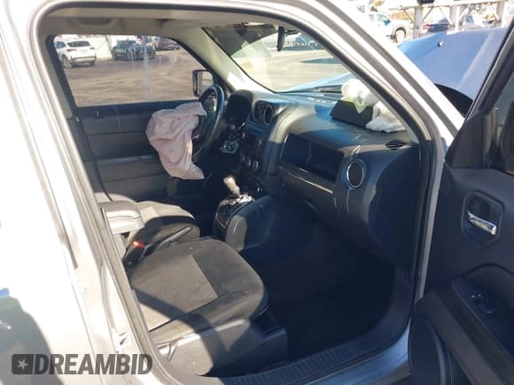 ✅ 2015 Jeep Patriot Latitude • VIN: 1C4NJPFB0FD350122 • Lot: 43612973. Listed on IAAI with 104,069 mi. Free auction sales archive from the USA and detailed vehicle history report at DreamBid. Image 5.