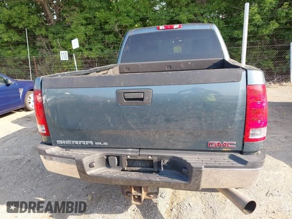 ✅ 2011 GMC Sierra 2500HD SLE • VIN: 1GT120C84BF148426 • Лот: 42463709. Опубликован ранее на IAAI с пробегом 120 380 миль. Бесплатный доступ к архиву аукционных продаж из США и подробный отчёт об истории автомобиля на DreamBid. Изображение 16.